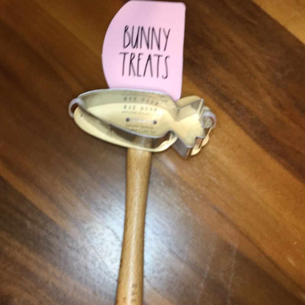 Rae Dunn “Bunny Treats” Spatula
